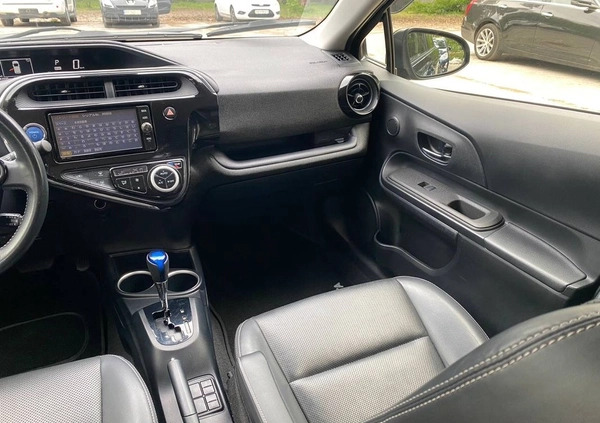 Toyota Prius cena 52999 przebieg: 69000, rok produkcji 2019 z Warszawa małe 562